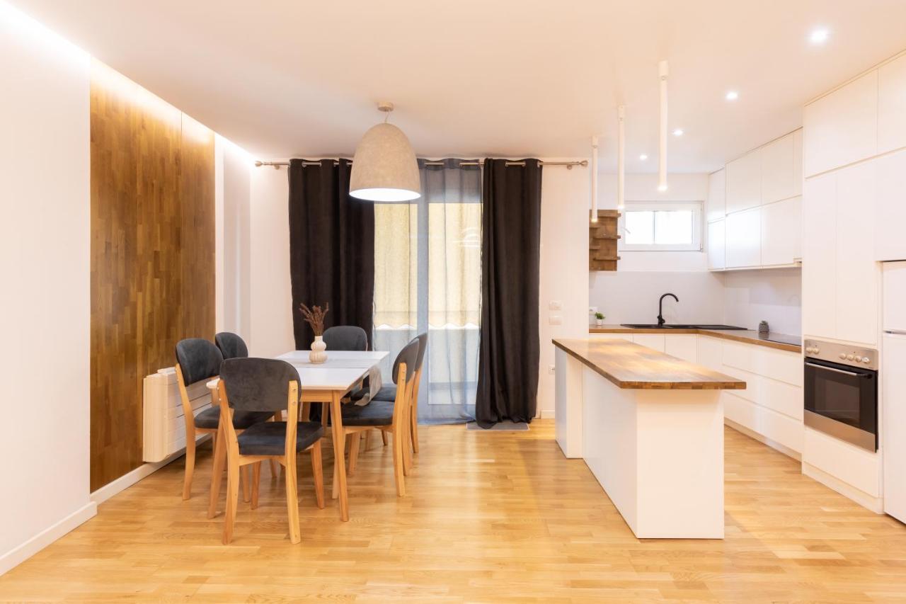 Exclusive 2 Bedrooms Apartment Тирана Екстериор снимка