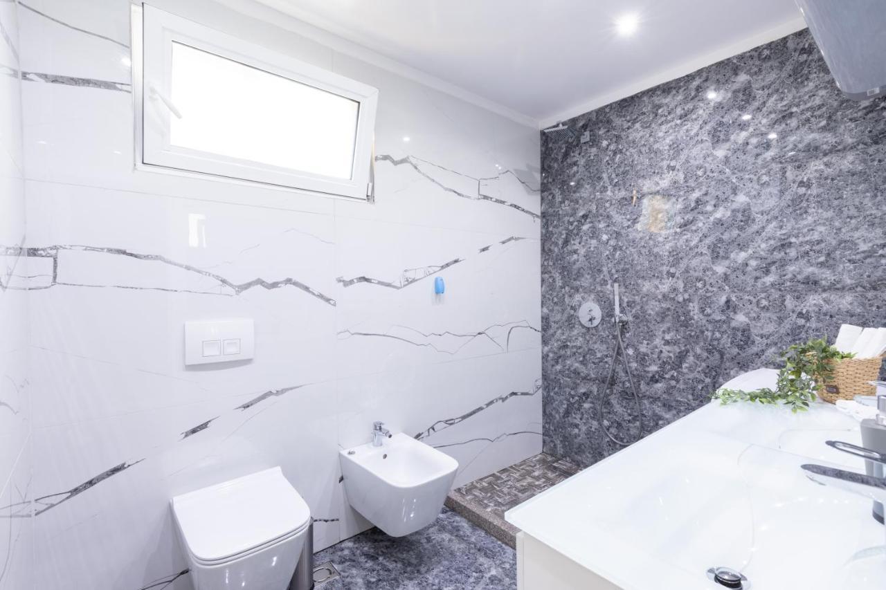 Exclusive 2 Bedrooms Apartment Тирана Екстериор снимка