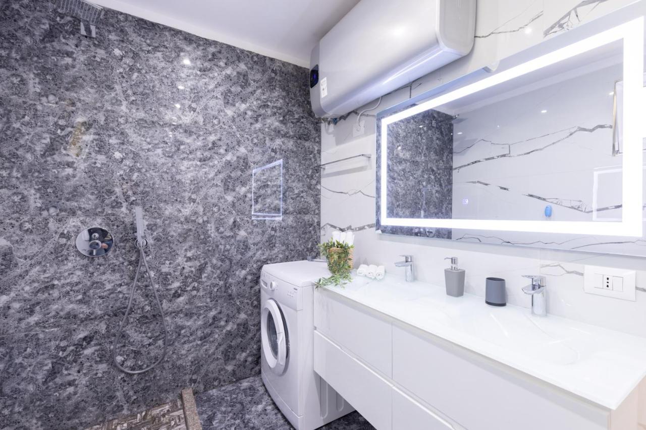 Exclusive 2 Bedrooms Apartment Тирана Екстериор снимка