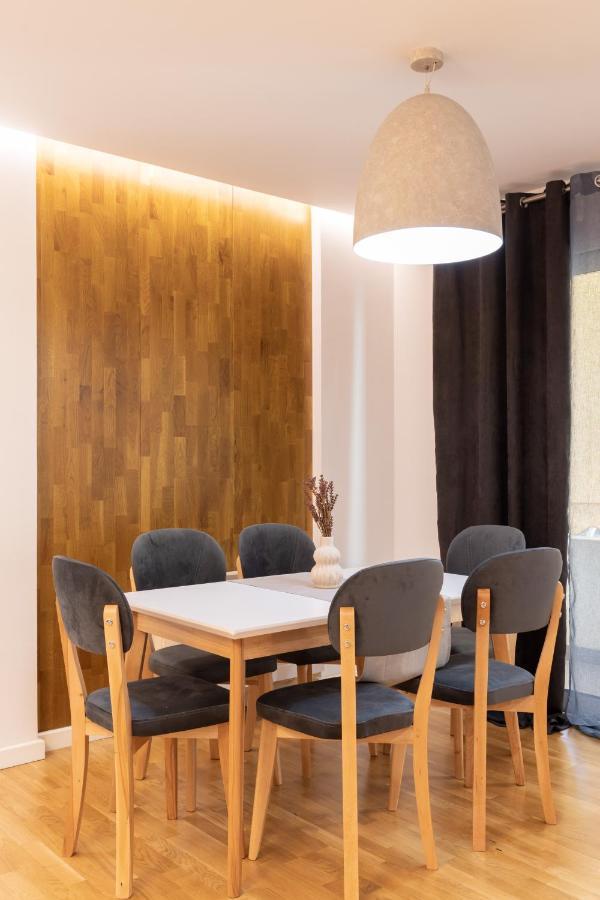 Exclusive 2 Bedrooms Apartment Тирана Екстериор снимка