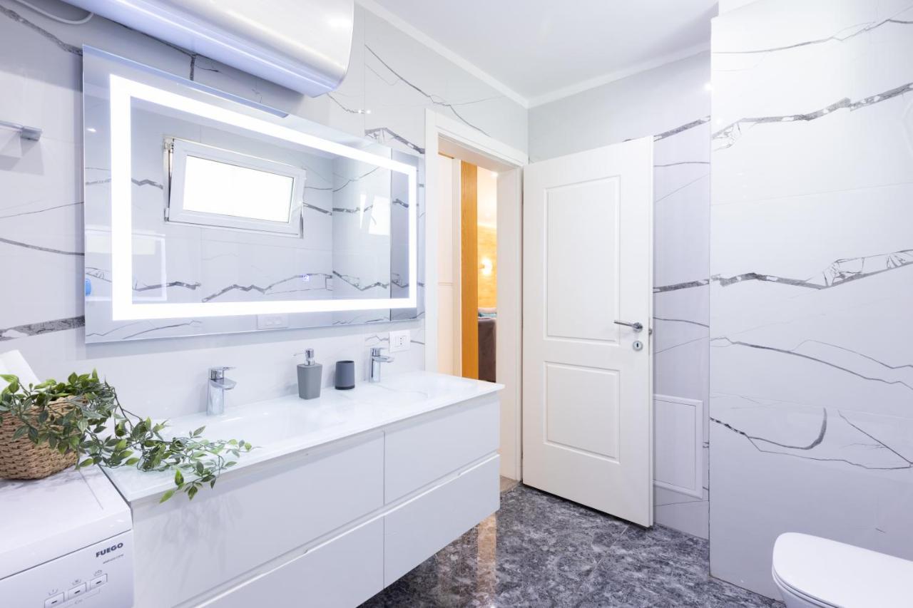 Exclusive 2 Bedrooms Apartment Тирана Екстериор снимка