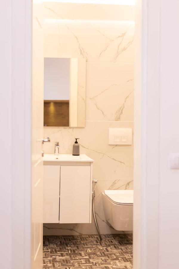 Exclusive 2 Bedrooms Apartment Тирана Екстериор снимка