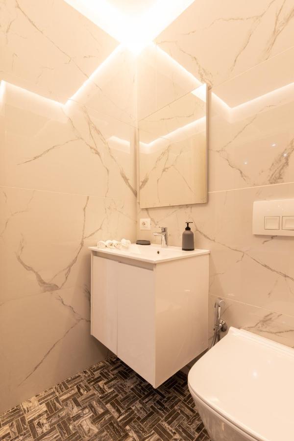Exclusive 2 Bedrooms Apartment Тирана Екстериор снимка
